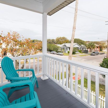 Вілла Beautiful Two-Story In Central Galveston, Short Walk To Beach, Near Downtown! | Seas The Breeze Екстер'єр фото