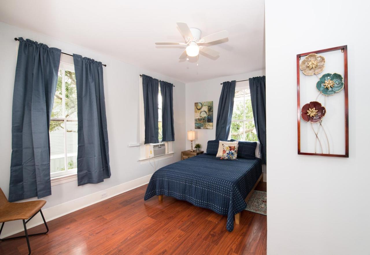 Вілла Beautiful Two-Story In Central Galveston, Short Walk To Beach, Near Downtown! | Seas The Breeze Екстер'єр фото