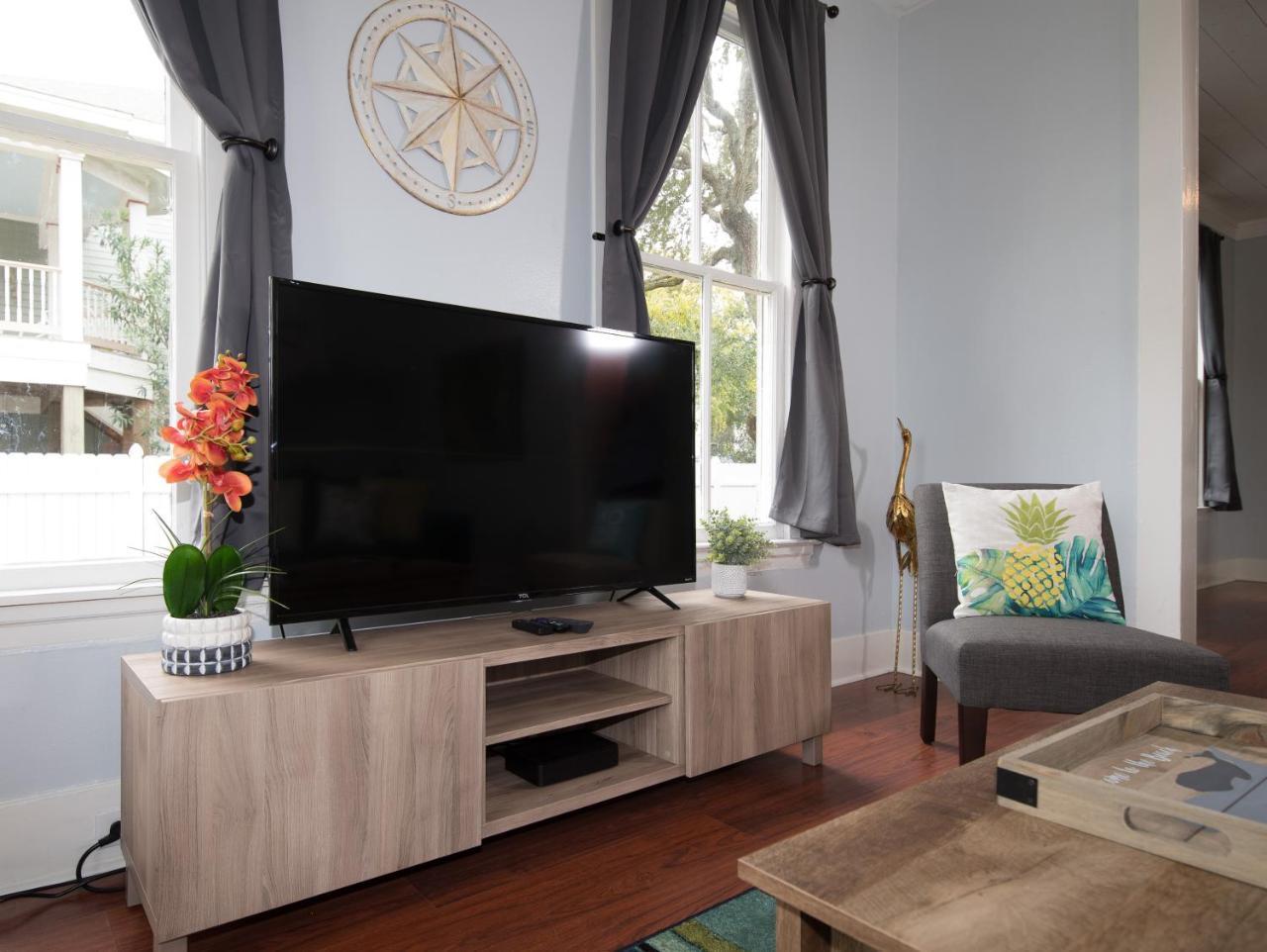 Вілла Beautiful Two-Story In Central Galveston, Short Walk To Beach, Near Downtown! | Seas The Breeze Екстер'єр фото