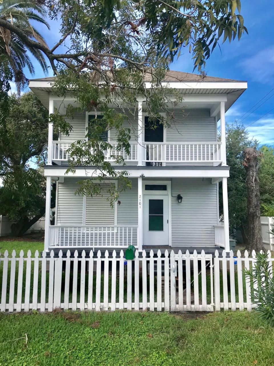 Вілла Beautiful Two-Story In Central Galveston, Short Walk To Beach, Near Downtown! | Seas The Breeze Екстер'єр фото