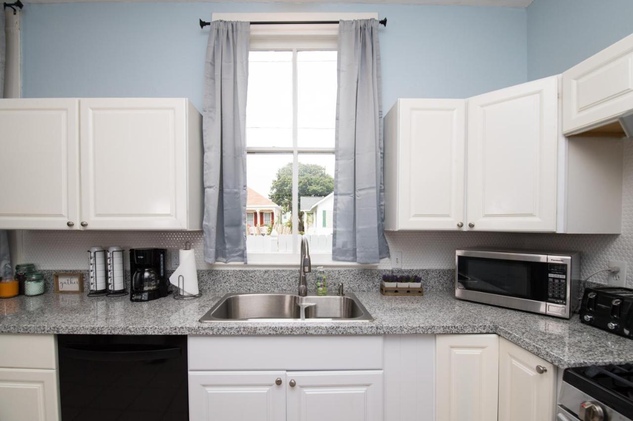 Вілла Beautiful Two-Story In Central Galveston, Short Walk To Beach, Near Downtown! | Seas The Breeze Екстер'єр фото