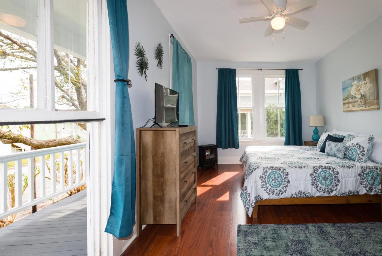 Вілла Beautiful Two-Story In Central Galveston, Short Walk To Beach, Near Downtown! | Seas The Breeze Екстер'єр фото