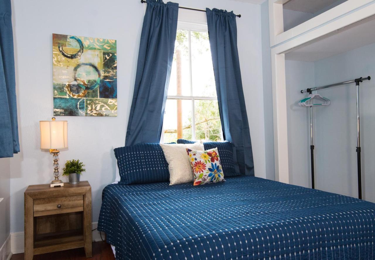 Вілла Beautiful Two-Story In Central Galveston, Short Walk To Beach, Near Downtown! | Seas The Breeze Екстер'єр фото