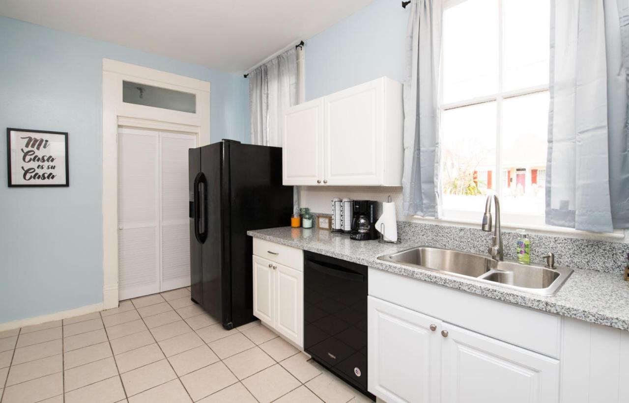 Вілла Beautiful Two-Story In Central Galveston, Short Walk To Beach, Near Downtown! | Seas The Breeze Екстер'єр фото